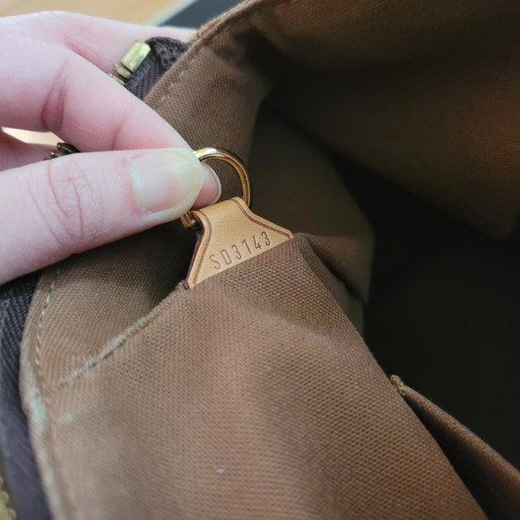 Authentic Louis Vuitton GM Monogram Handbag - Picture 5 of 5